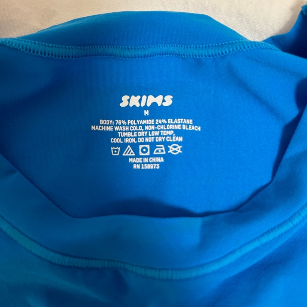 Skims Mykonos Blue Ribbed tee medium